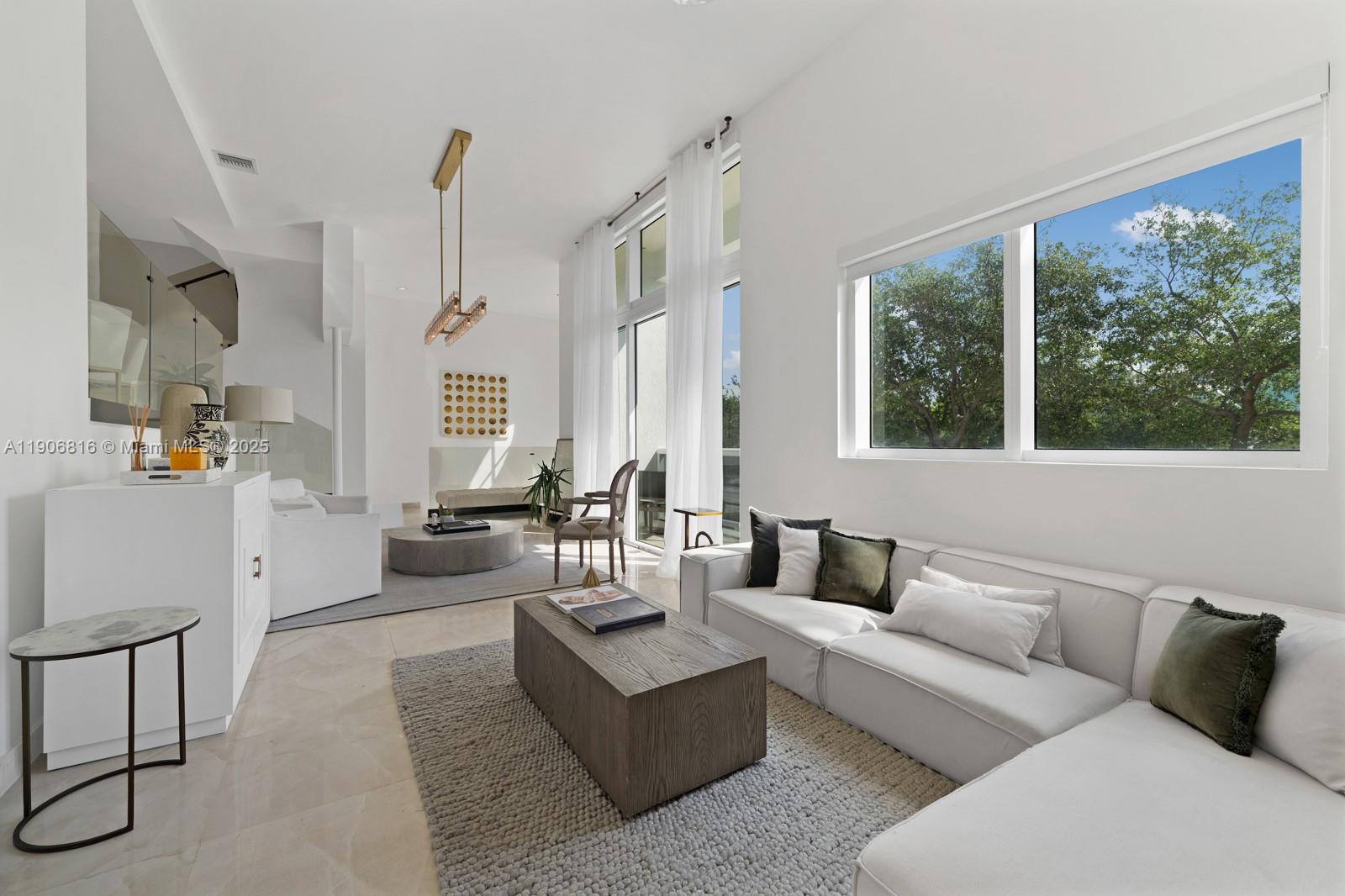 400 Alton Rd #TH-1A Miami Beach, FL 33139