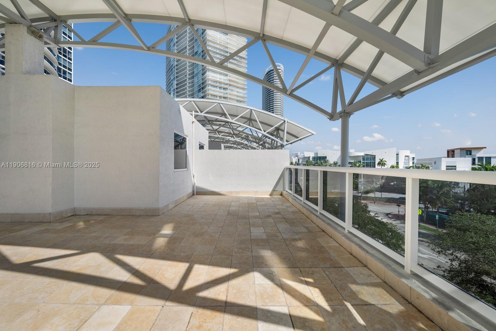 400 Alton Rd #TH-1A Miami Beach, FL 33139
