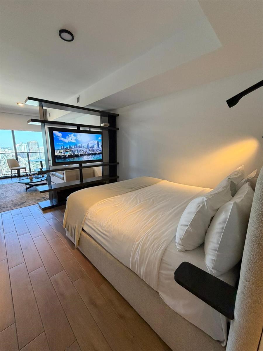 398 NE 5th St #3407 Miami, FL 33132