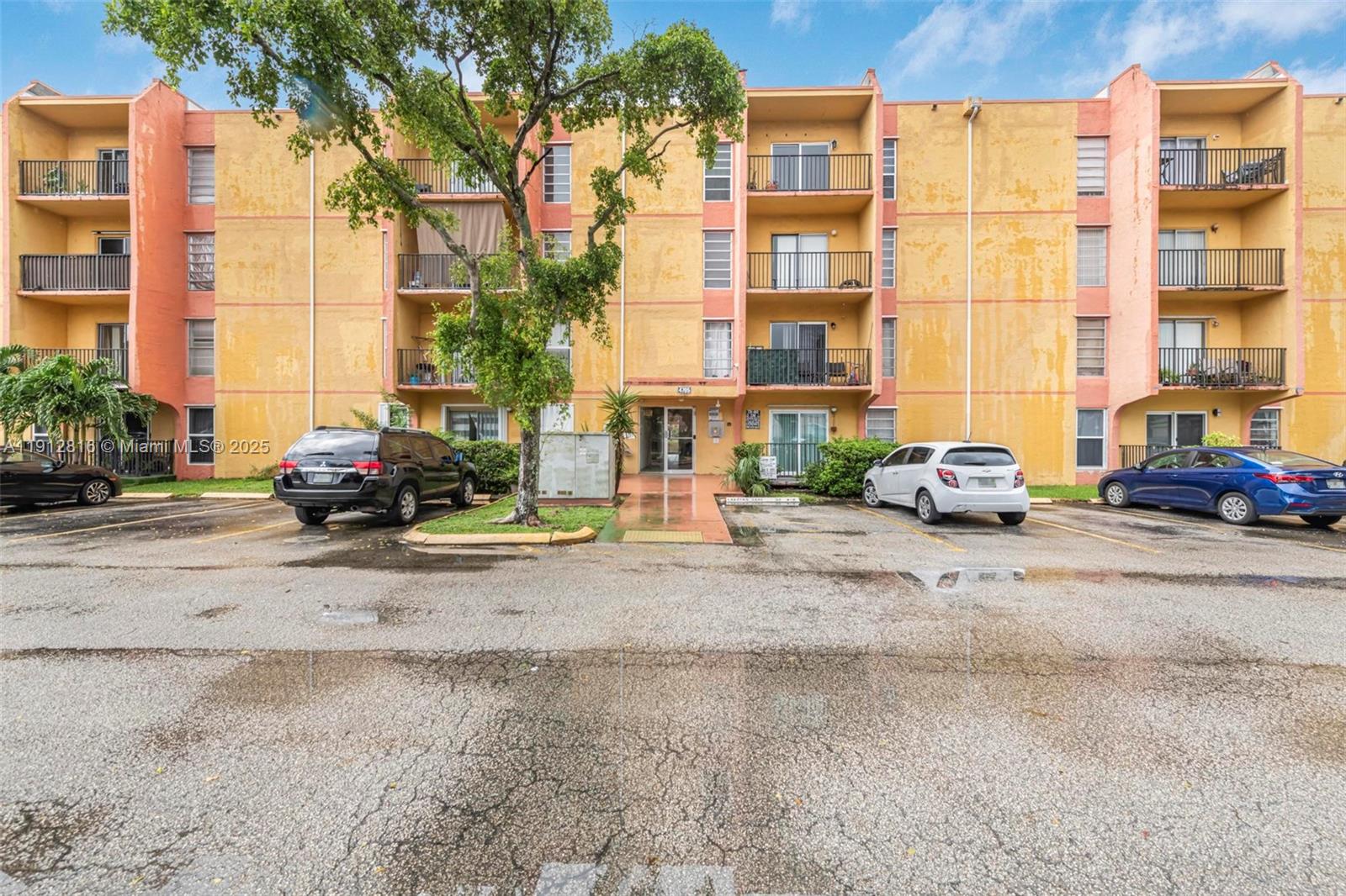 4705 NW 7th St #408-7 Miami, FL 33126