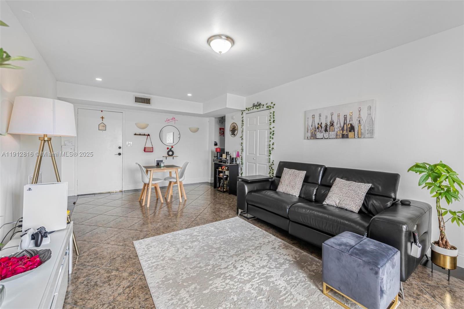 4705 NW 7th St #408-7 Miami, FL 33126