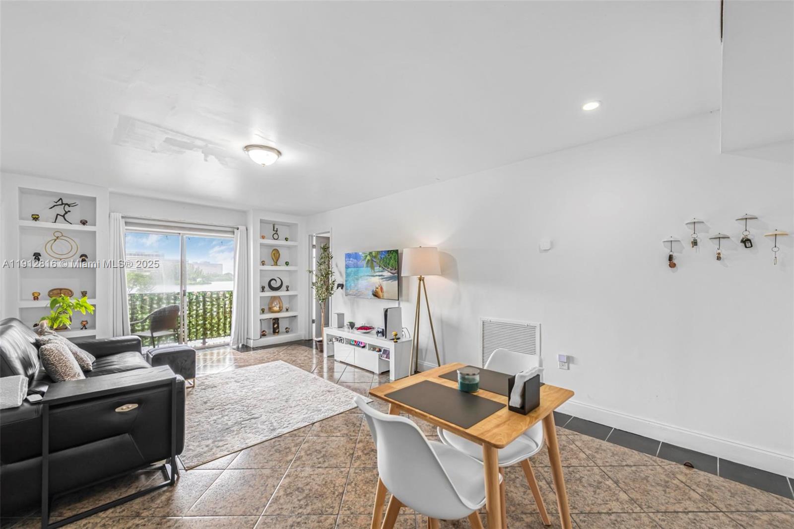 4705 NW 7th St #408-7 Miami, FL 33126