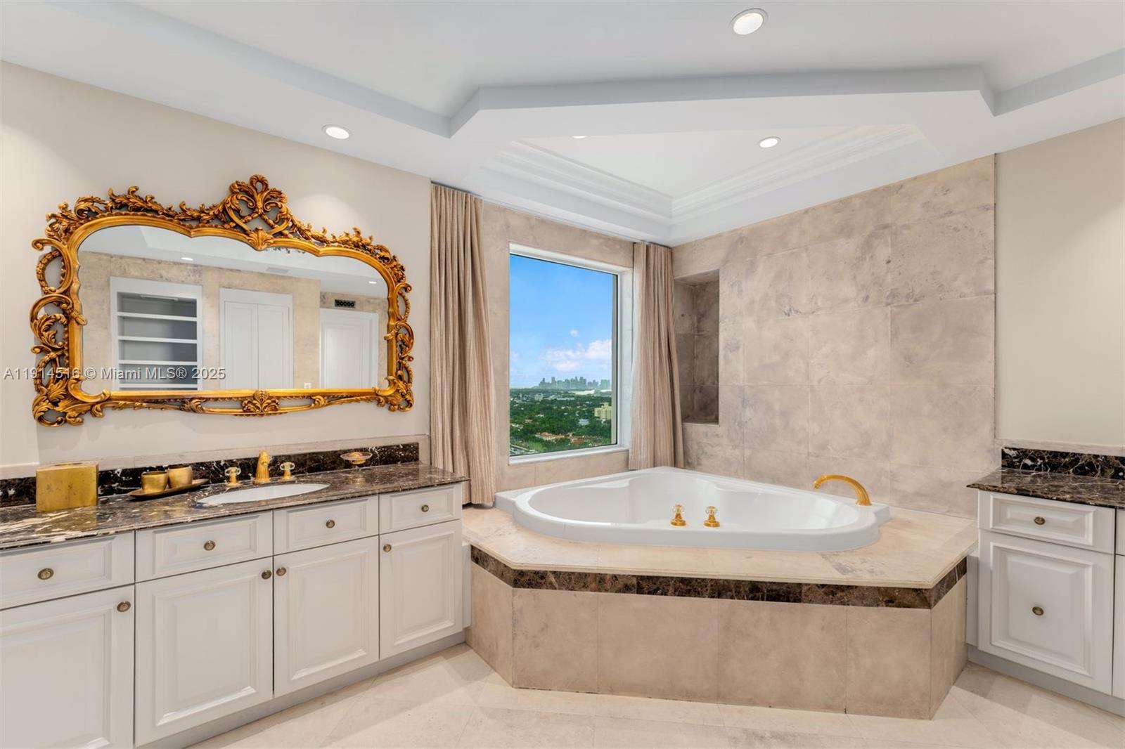 5025 Collins Ave #PH-1 Miami Beach, FL 33140