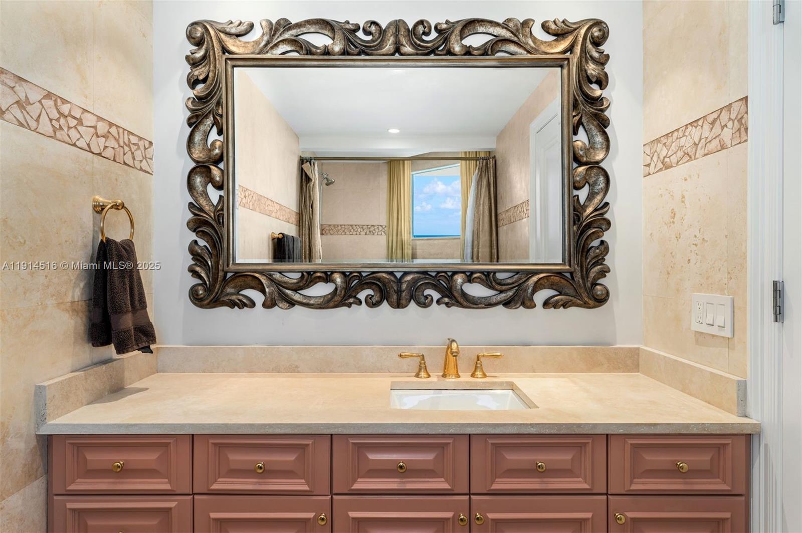 5025 Collins Ave #PH-1 Miami Beach, FL 33140