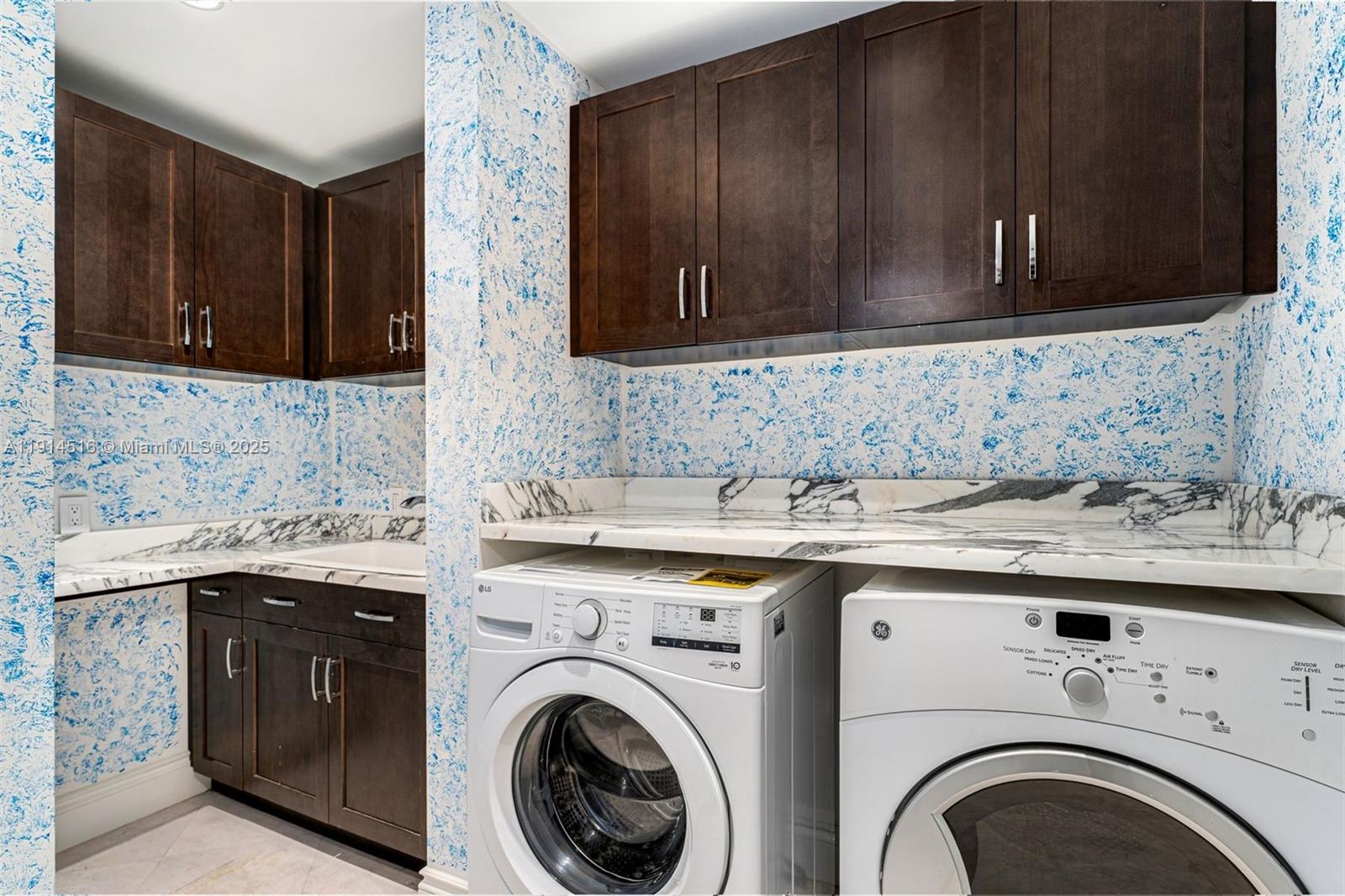 5025 Collins Ave #PH-1 Miami Beach, FL 33140