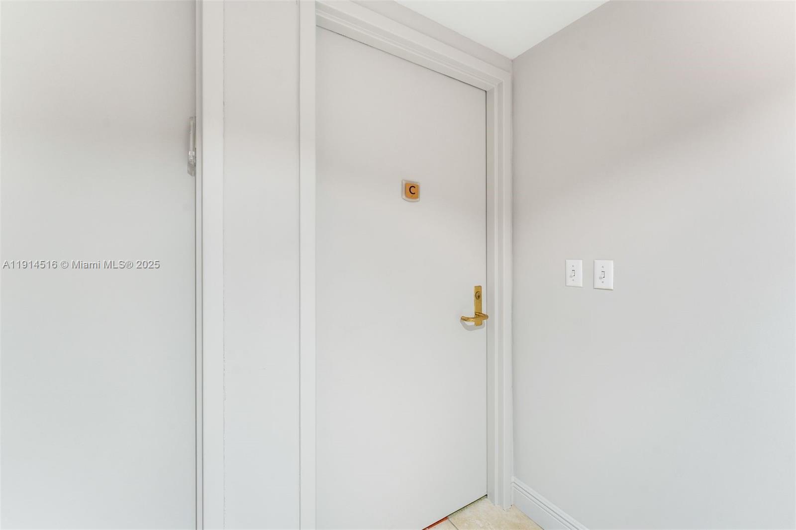 5025 Collins Ave #PH-1 Miami Beach, FL 33140