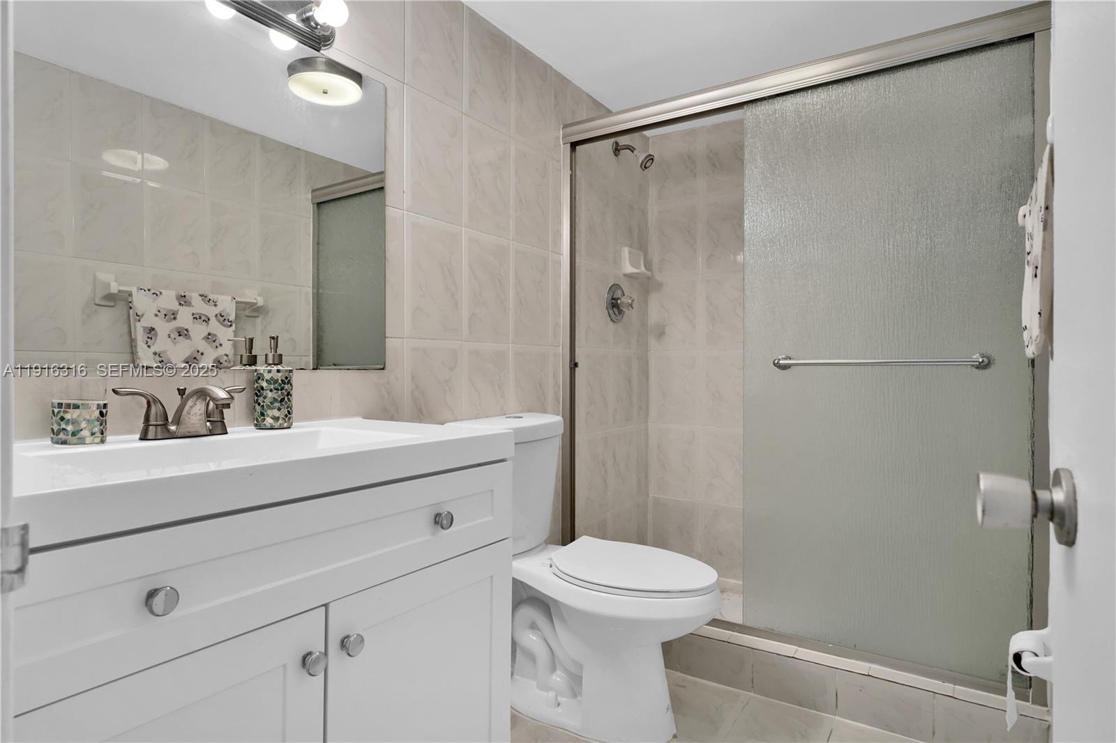 5005 Collins Ave #402 Miami Beach, FL 33140