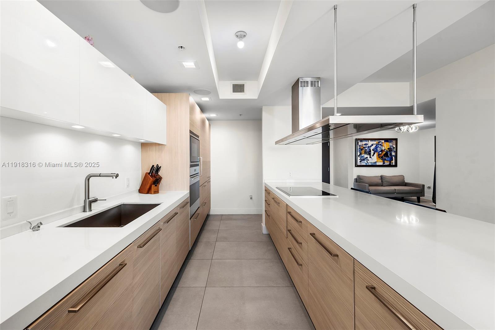 17111 Biscayne Blvd #606 North Miami Beach, FL 33160