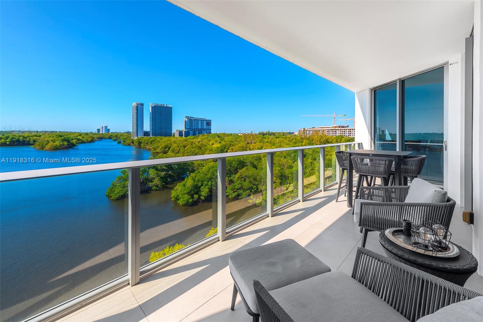 17111 Biscayne Blvd #606 North Miami Beach, FL 33160