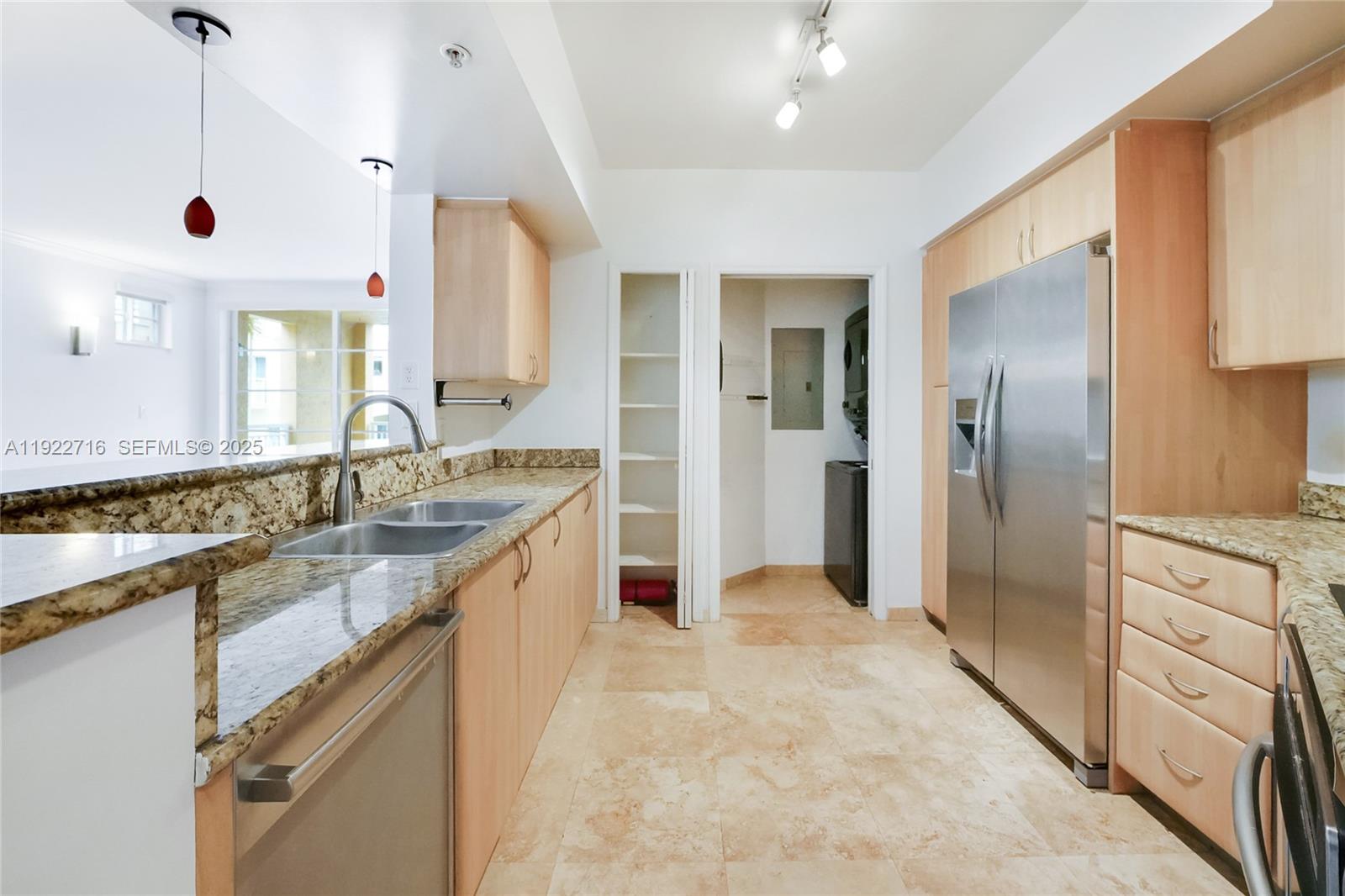 151 Michigan Ave #525