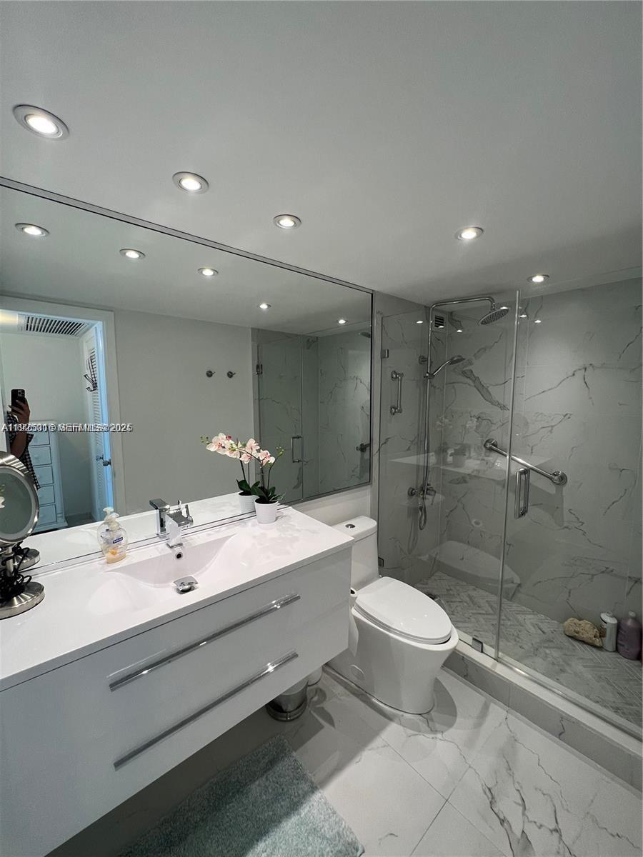 5555 Collins Ave #7T Miami Beach, FL 33140