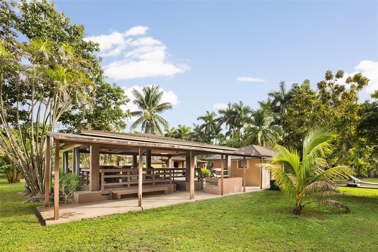 20450 SW 198th Ave Miami, FL 33187