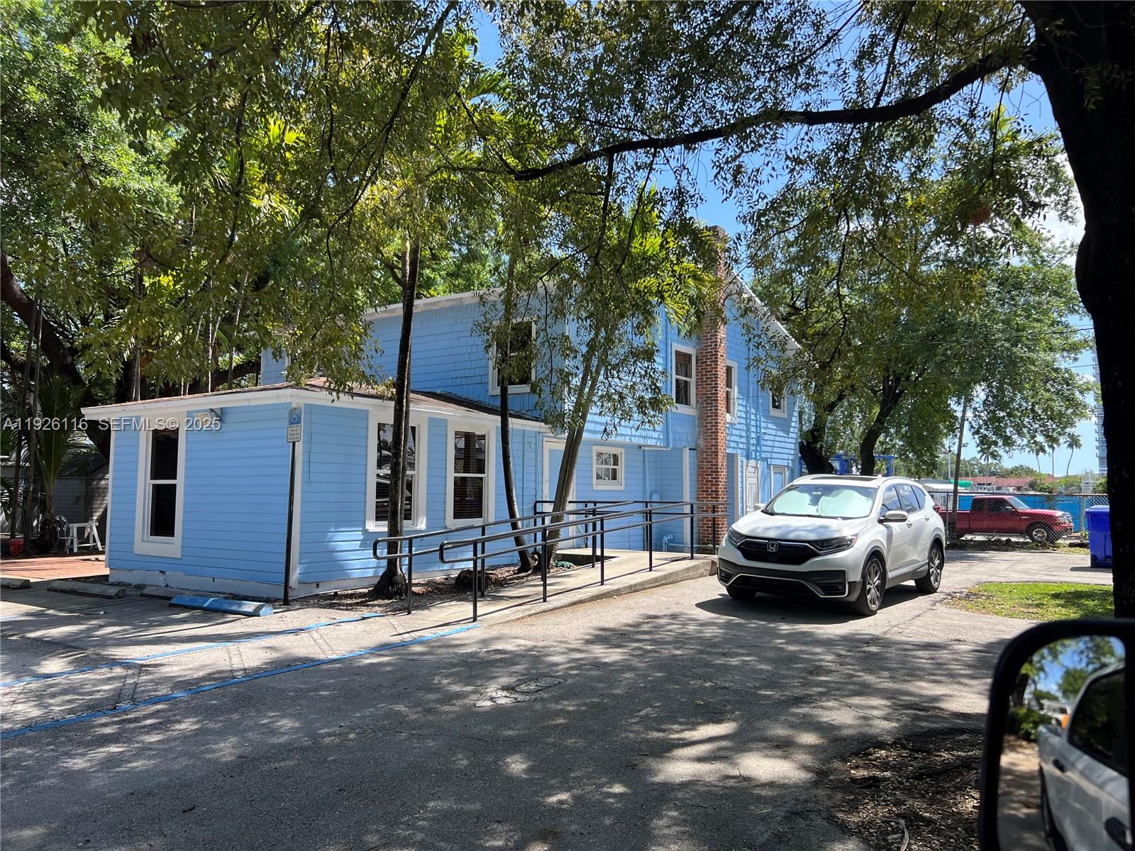 1884 NW 15th St Miami, FL 33125