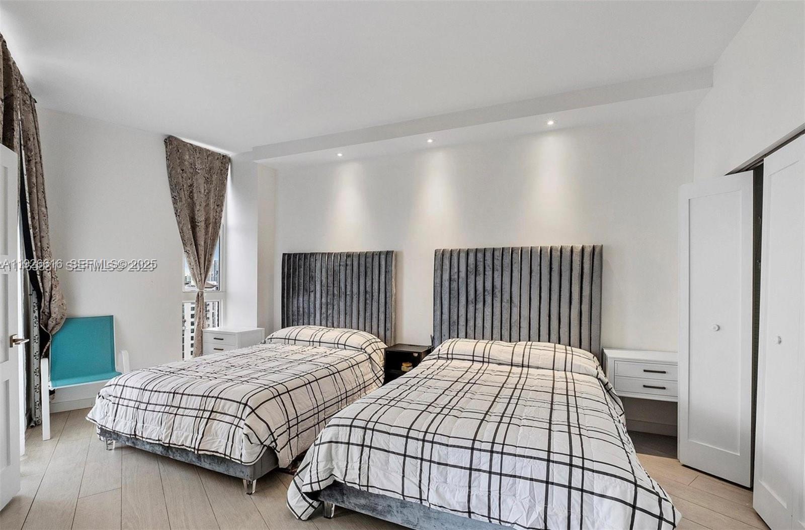 image Arlen House East10