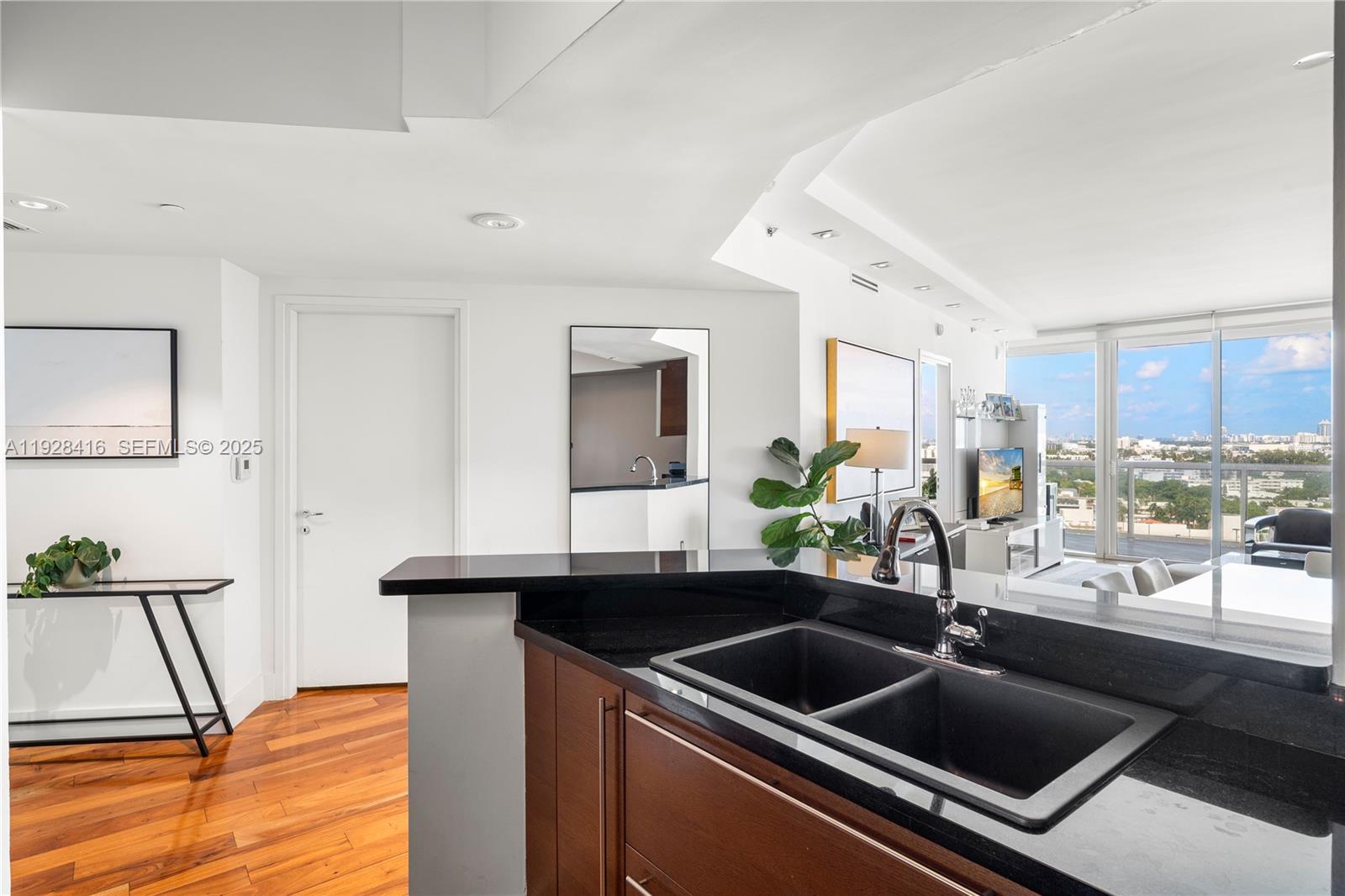 450 Alton Rd #1610 Miami Beach, FL 33139