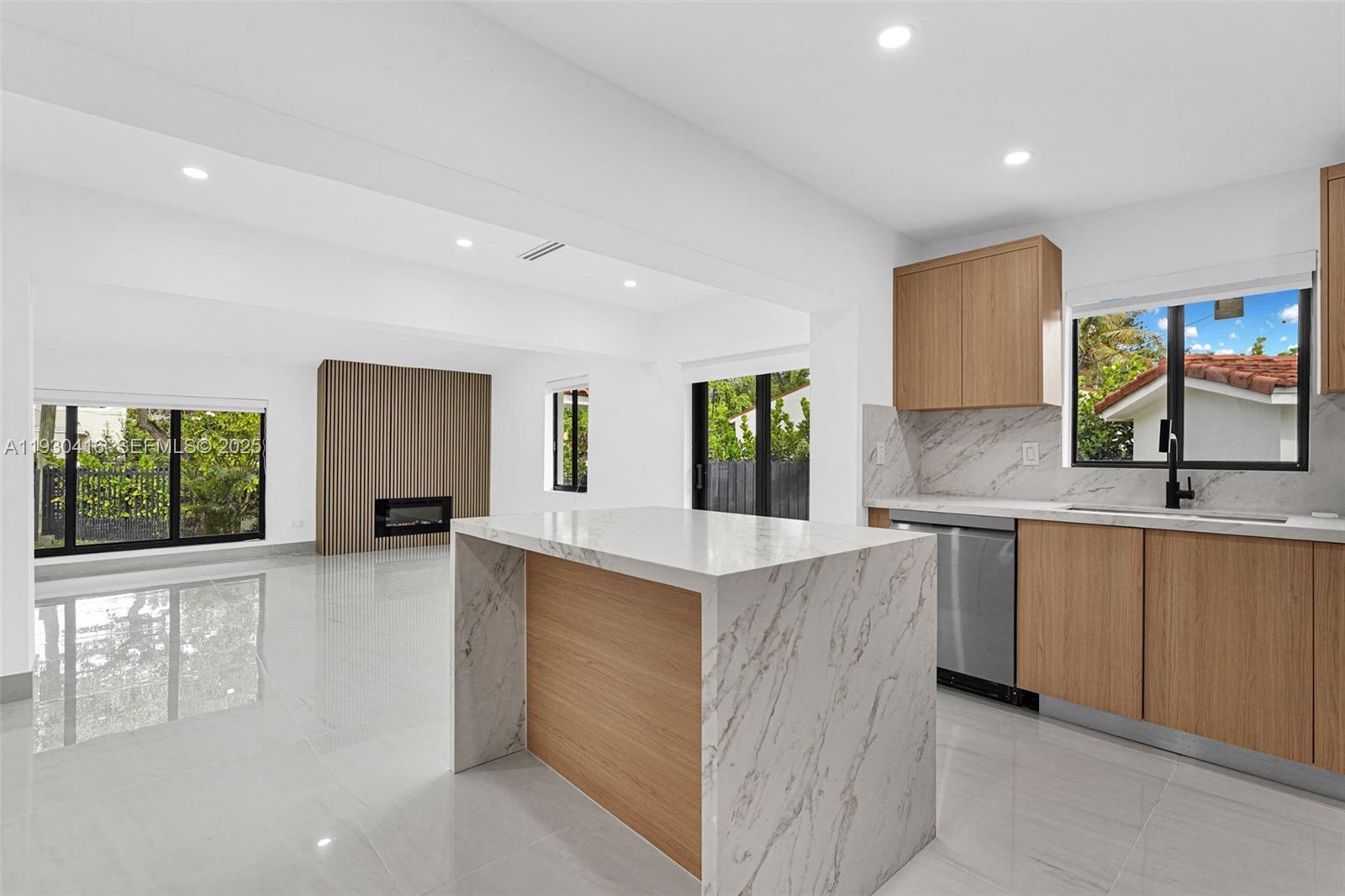 998 SW 11th St Miami, FL 33129