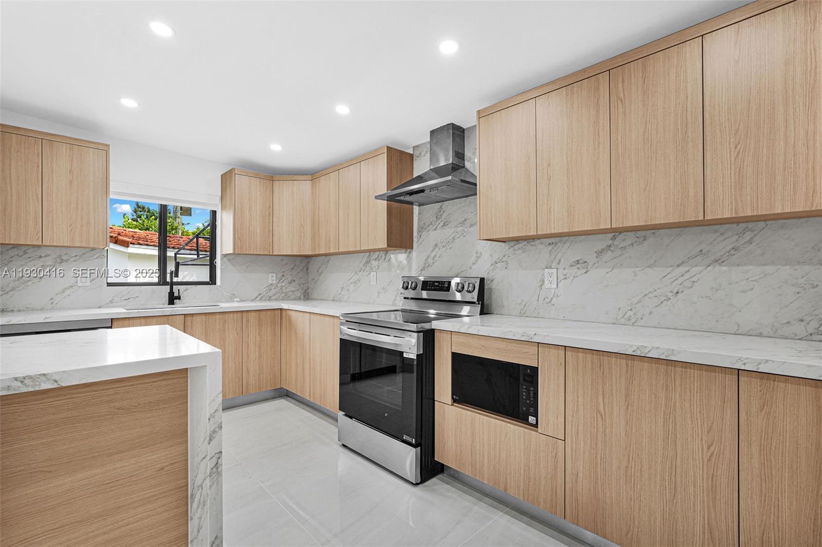 998 SW 11th St Miami, FL 33129