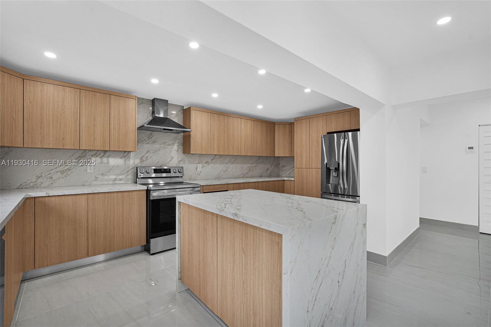 998 SW 11th St Miami, FL 33129