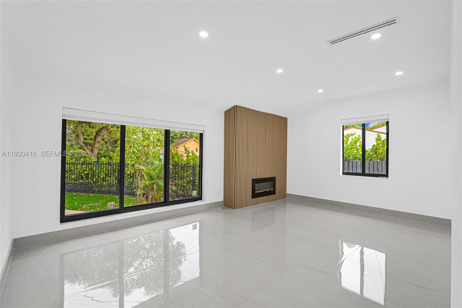 998 SW 11th St Miami, FL 33129