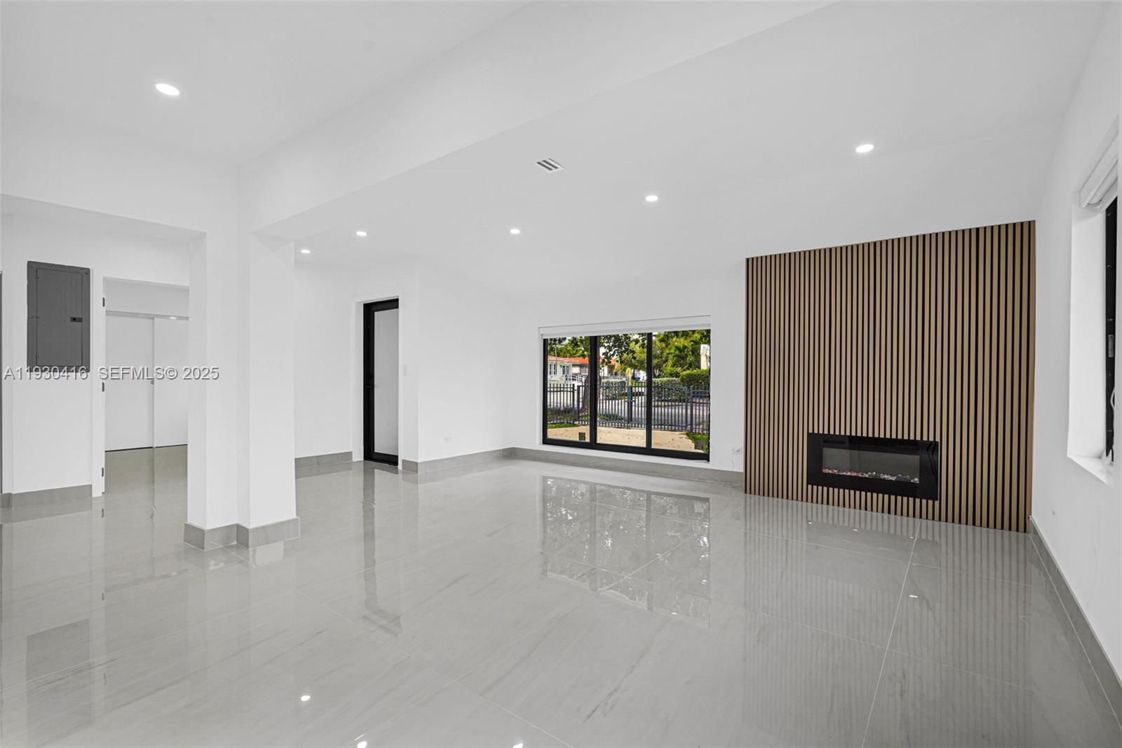 998 SW 11th St Miami, FL 33129