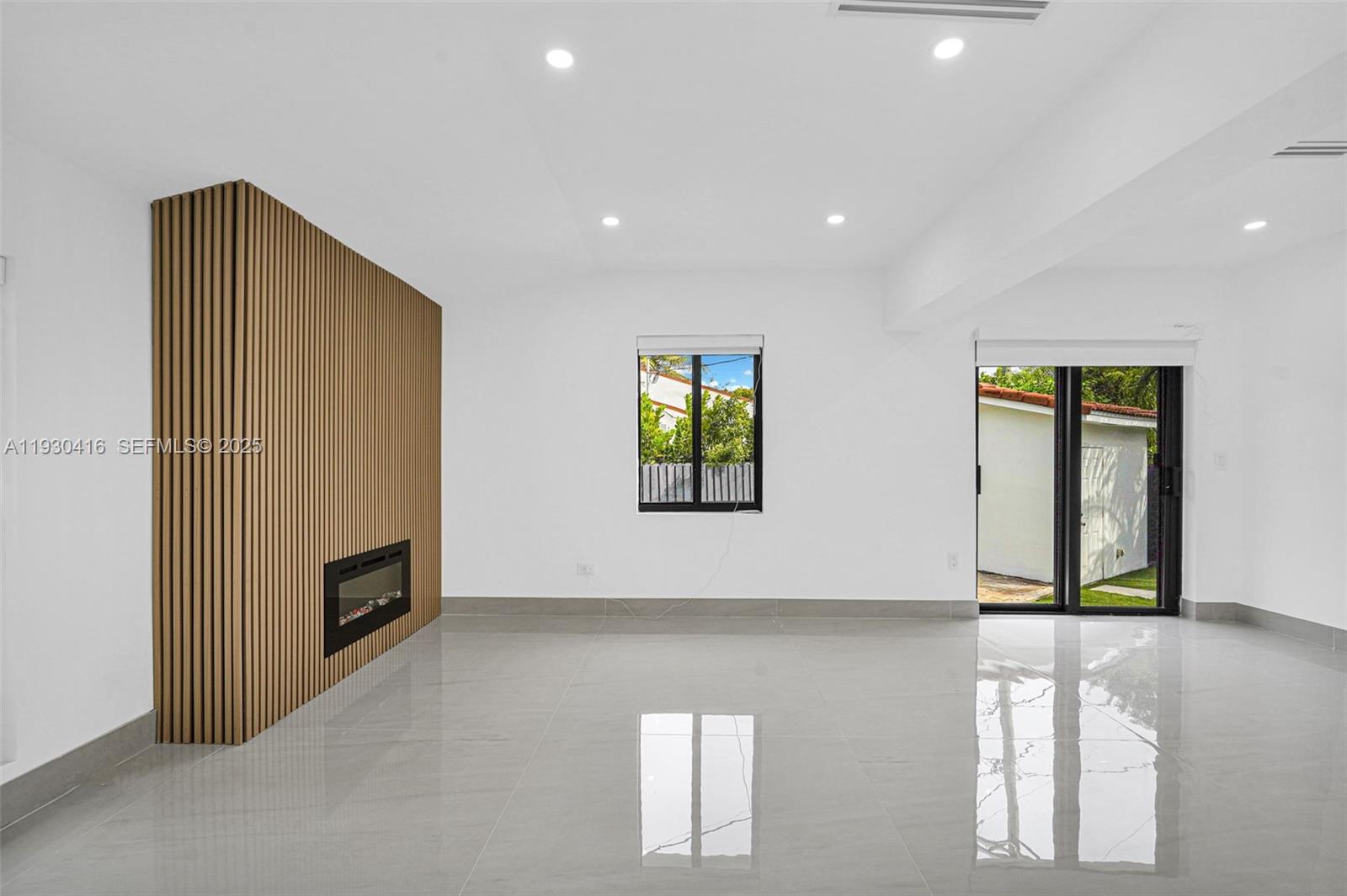 998 SW 11th St Miami, FL 33129