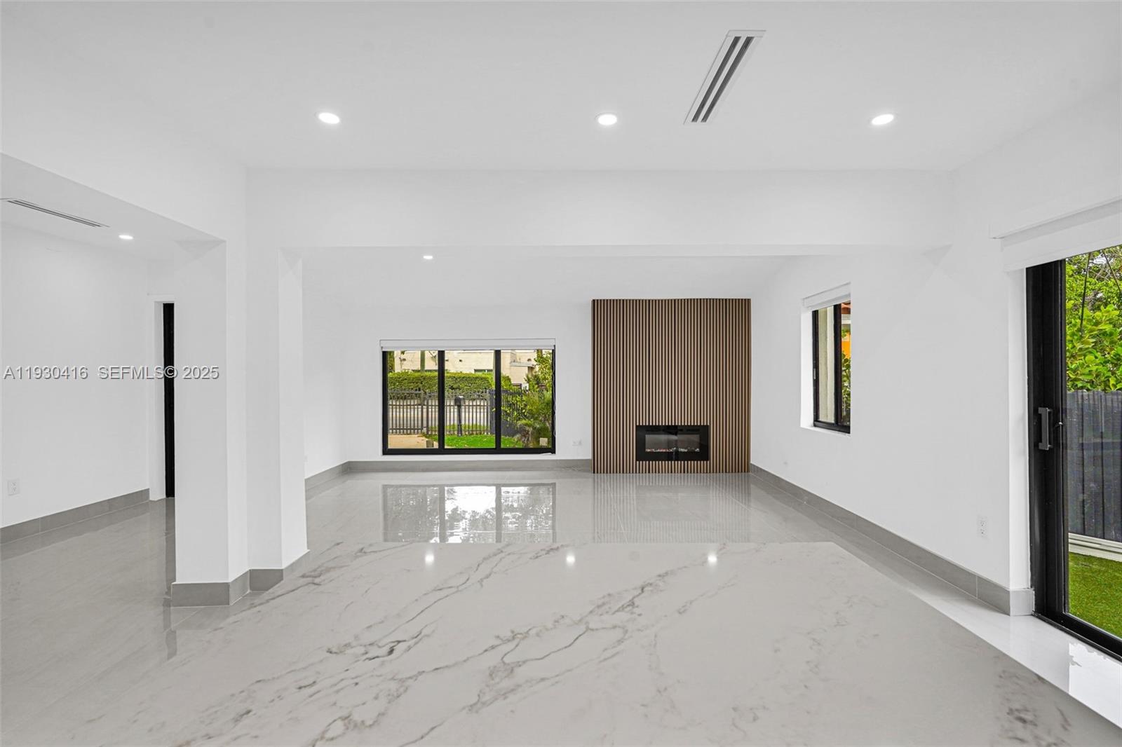 998 SW 11th St Miami, FL 33129