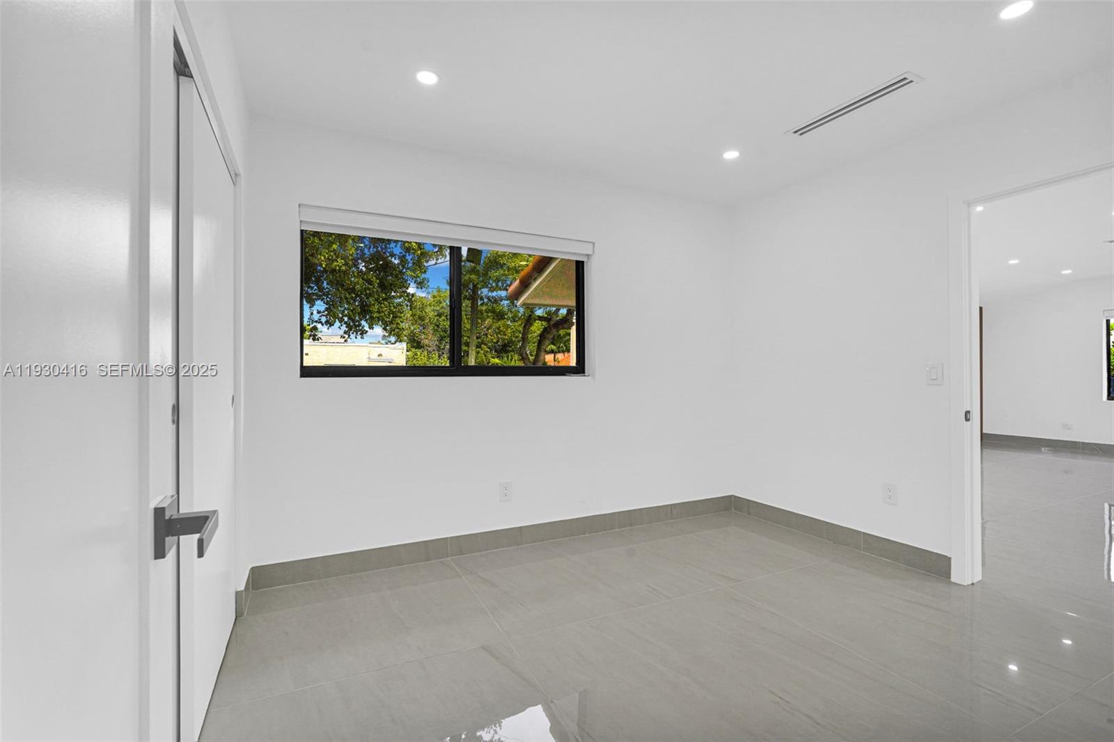 998 SW 11th St Miami, FL 33129