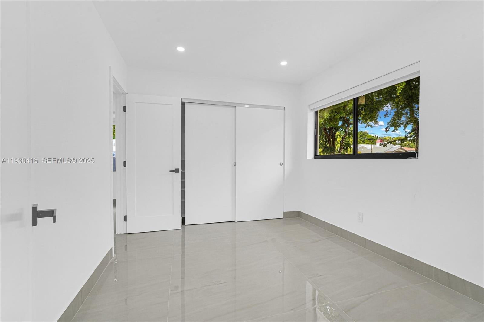 998 SW 11th St Miami, FL 33129