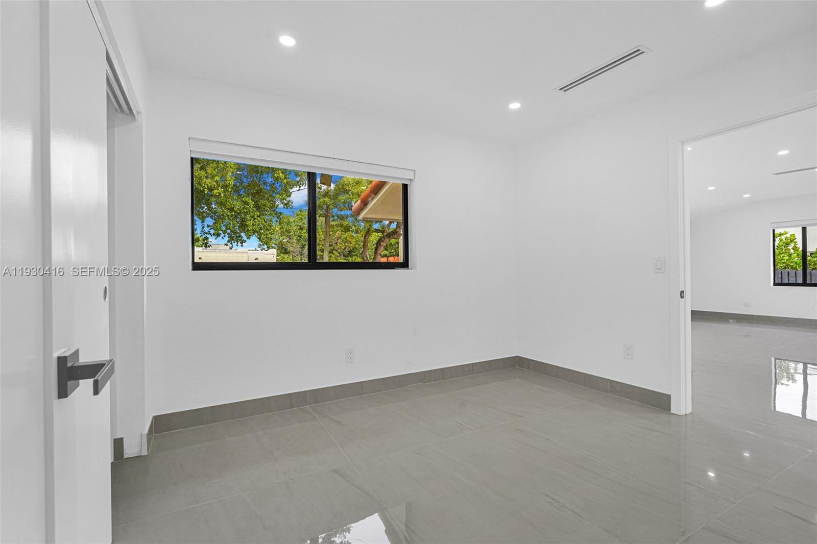 998 SW 11th St Miami, FL 33129