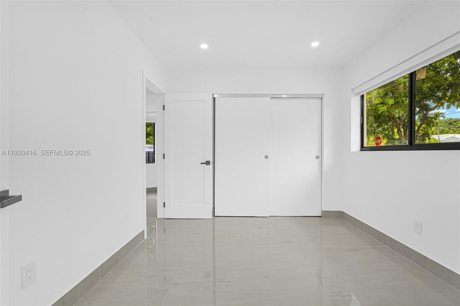 998 SW 11th St Miami, FL 33129