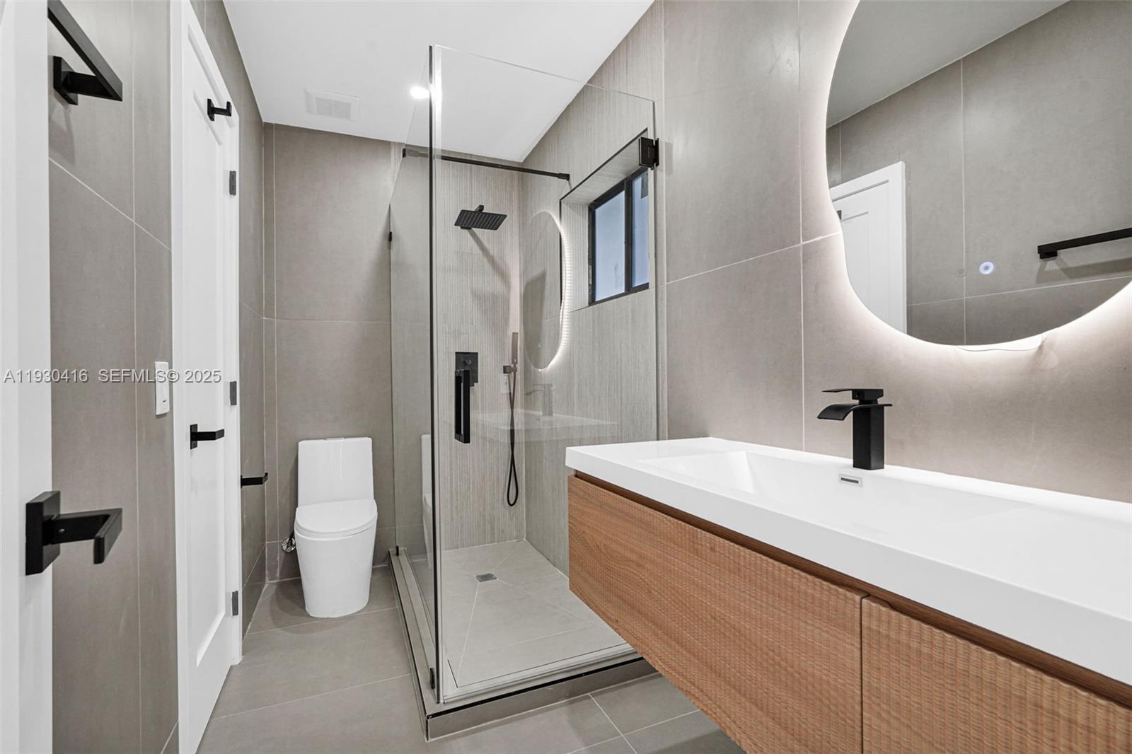 998 SW 11th St Miami, FL 33129