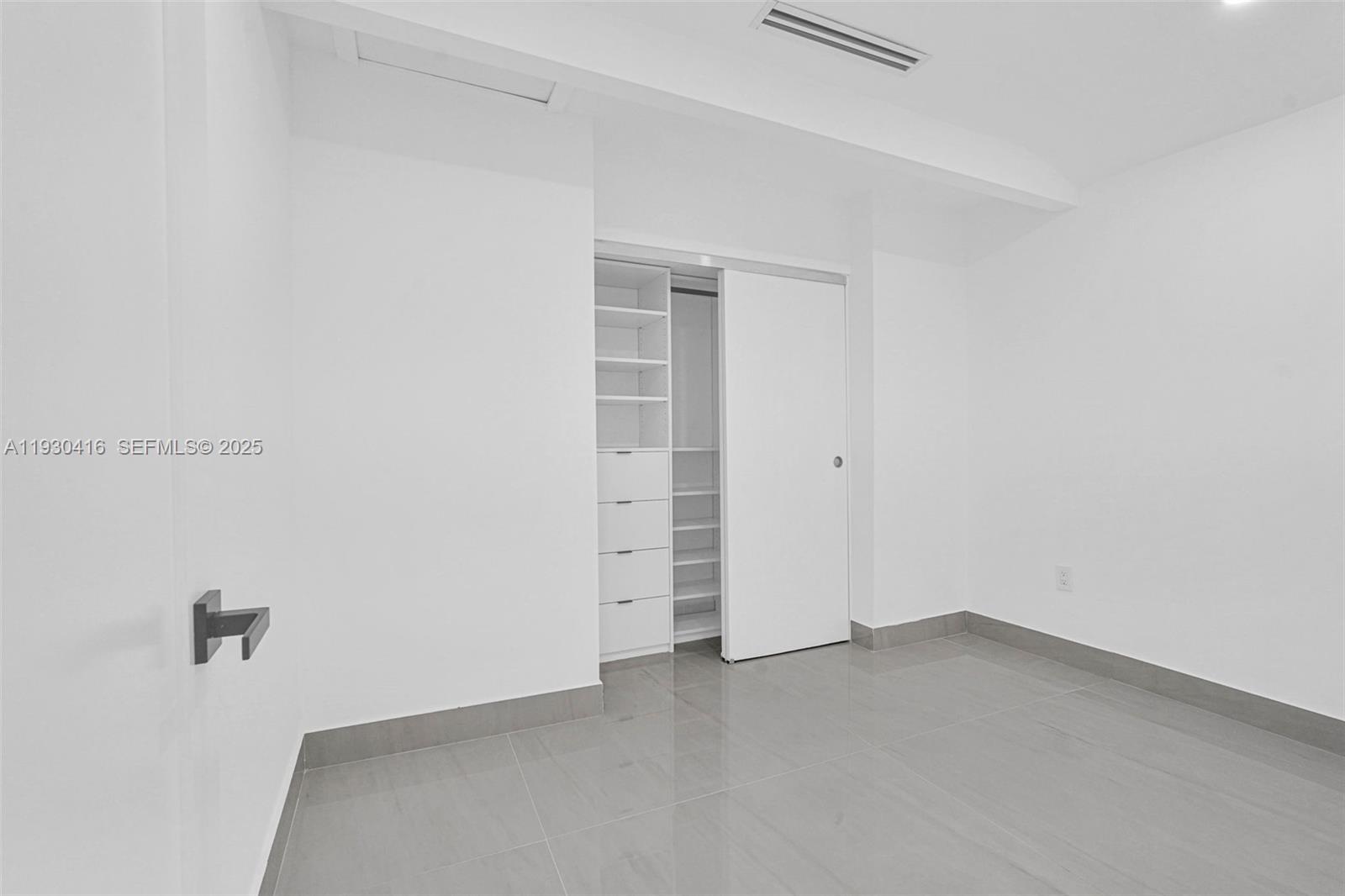 998 SW 11th St Miami, FL 33129