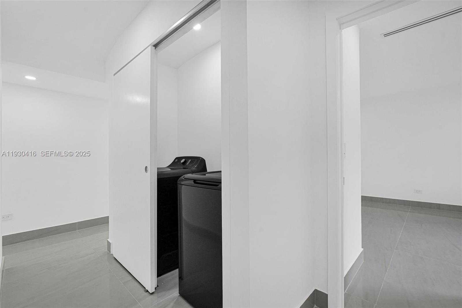 998 SW 11th St Miami, FL 33129