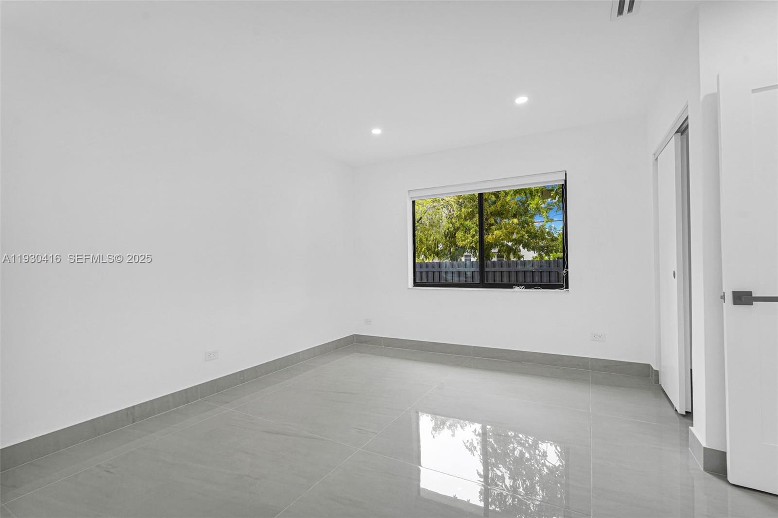 998 SW 11th St Miami, FL 33129