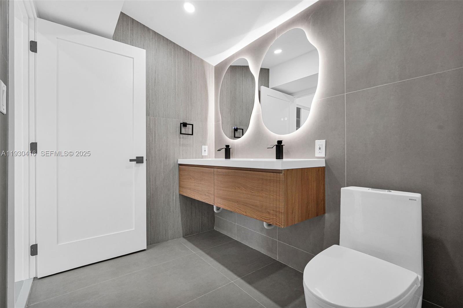 998 SW 11th St Miami, FL 33129