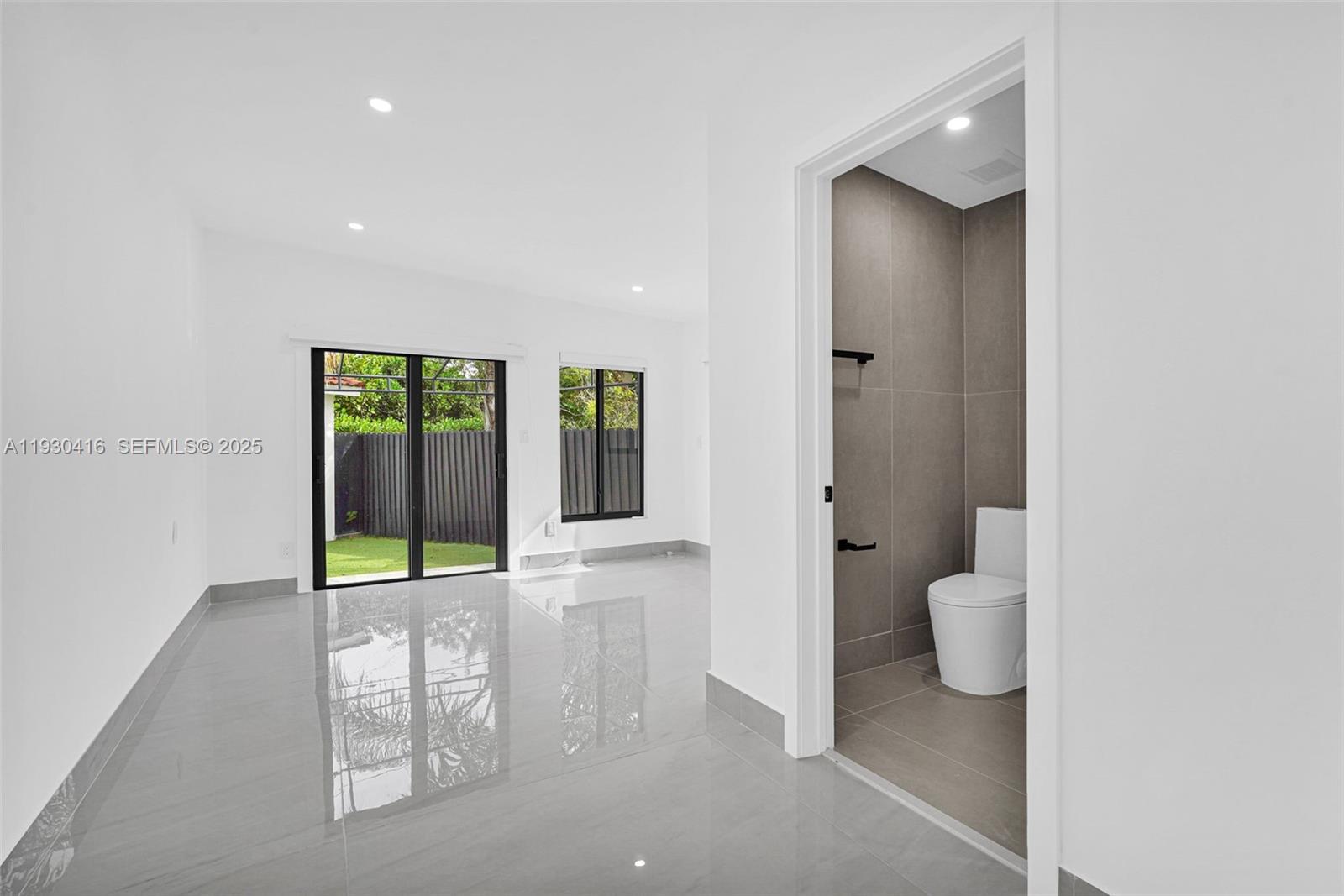 998 SW 11th St Miami, FL 33129