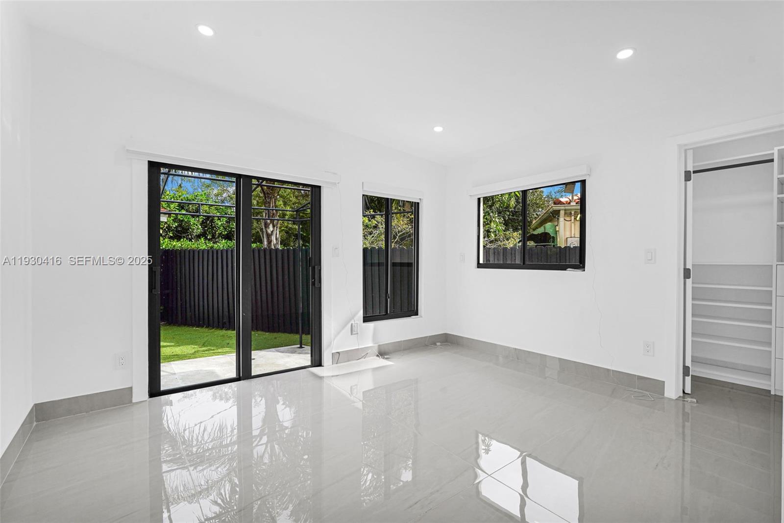 998 SW 11th St Miami, FL 33129