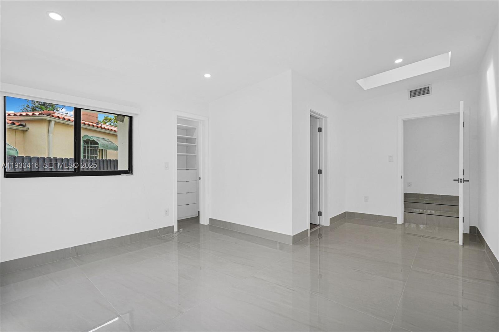 998 SW 11th St Miami, FL 33129