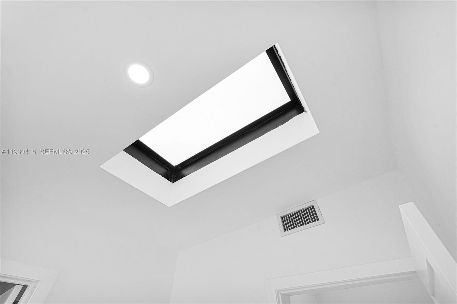 998 SW 11th St Miami, FL 33129