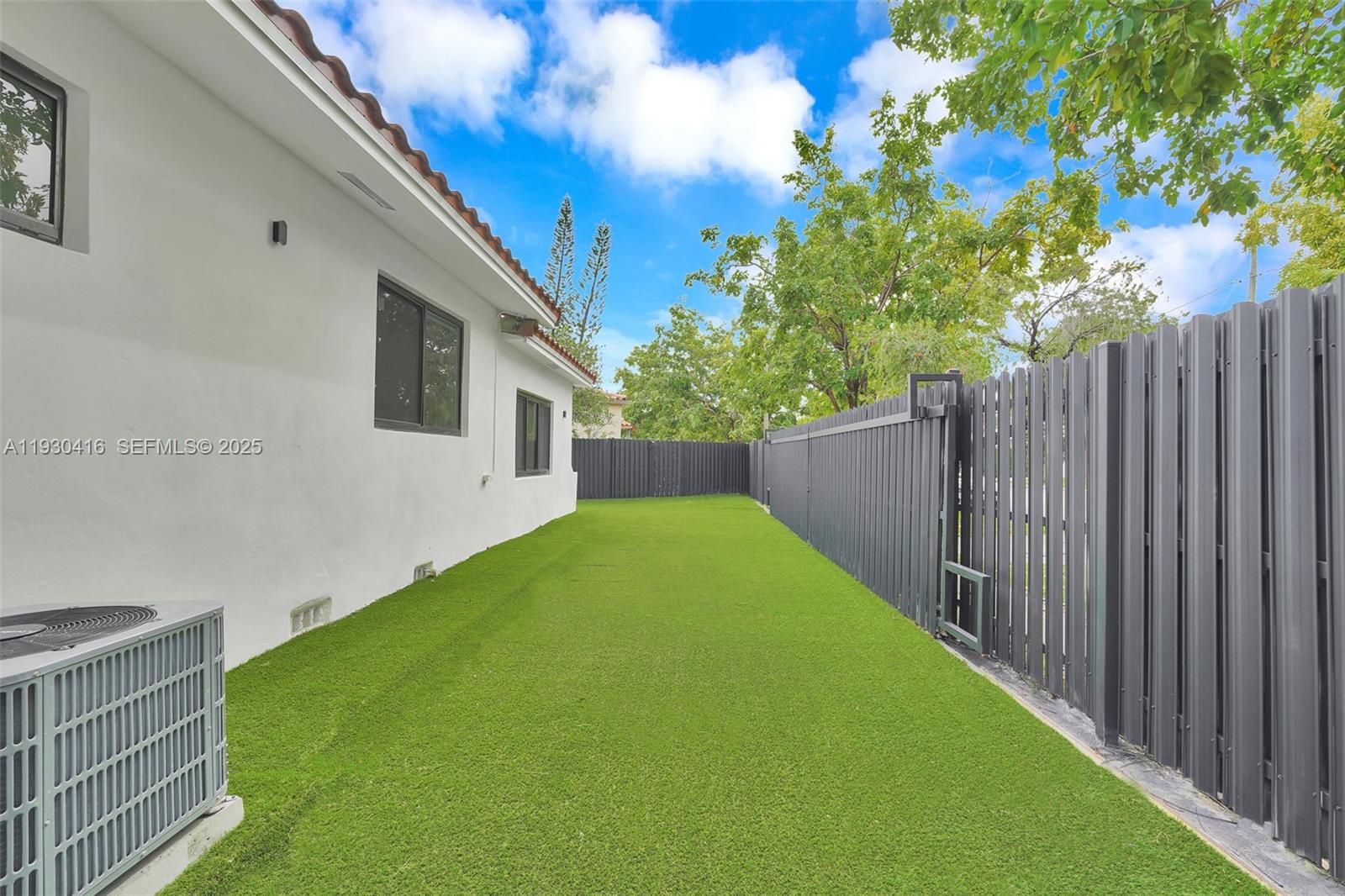 998 SW 11th St Miami, FL 33129