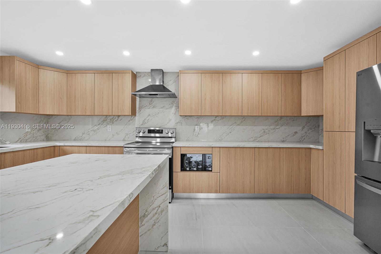 998 SW 11th St Miami, FL 33129