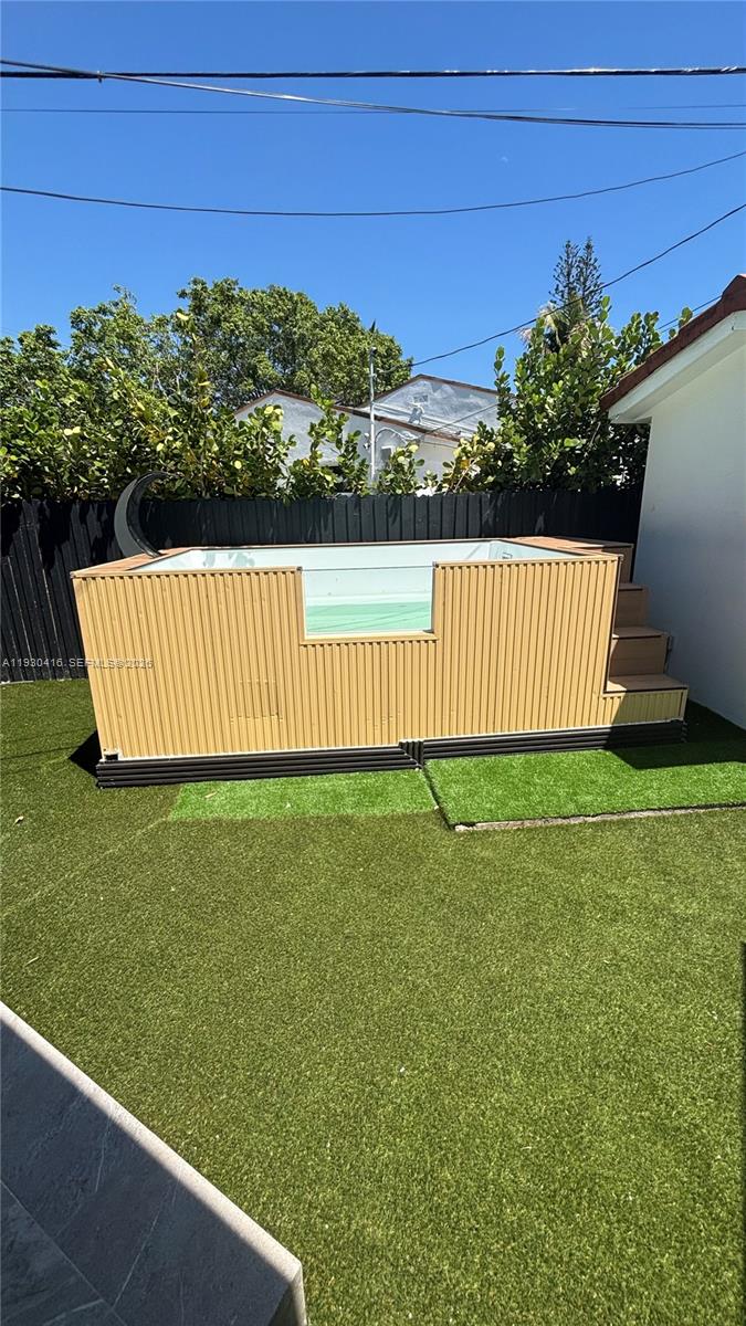 998 SW 11th St Miami, FL 33129