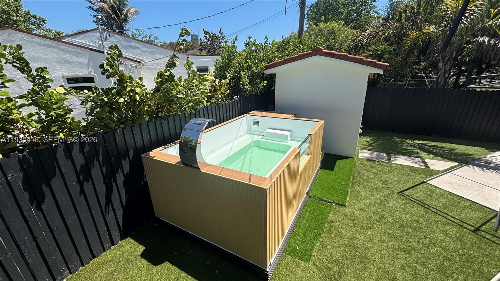 998 SW 11th St Miami, FL 33129