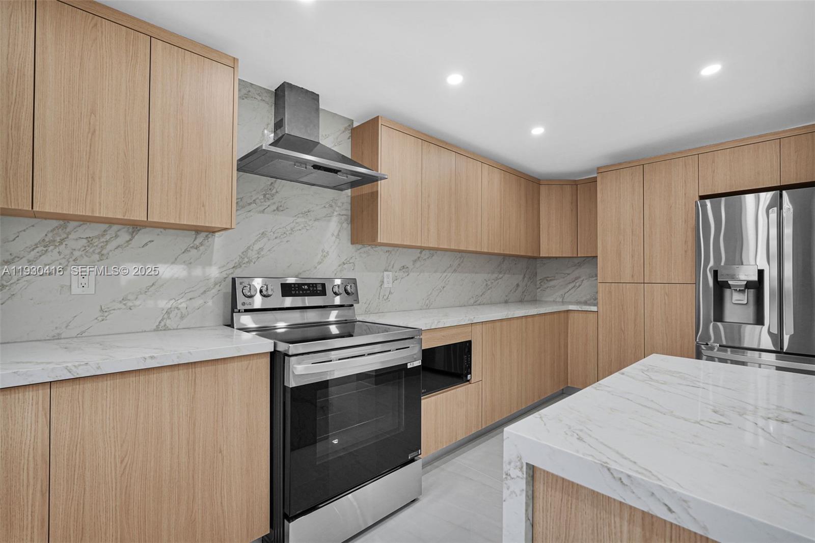 998 SW 11th St Miami, FL 33129