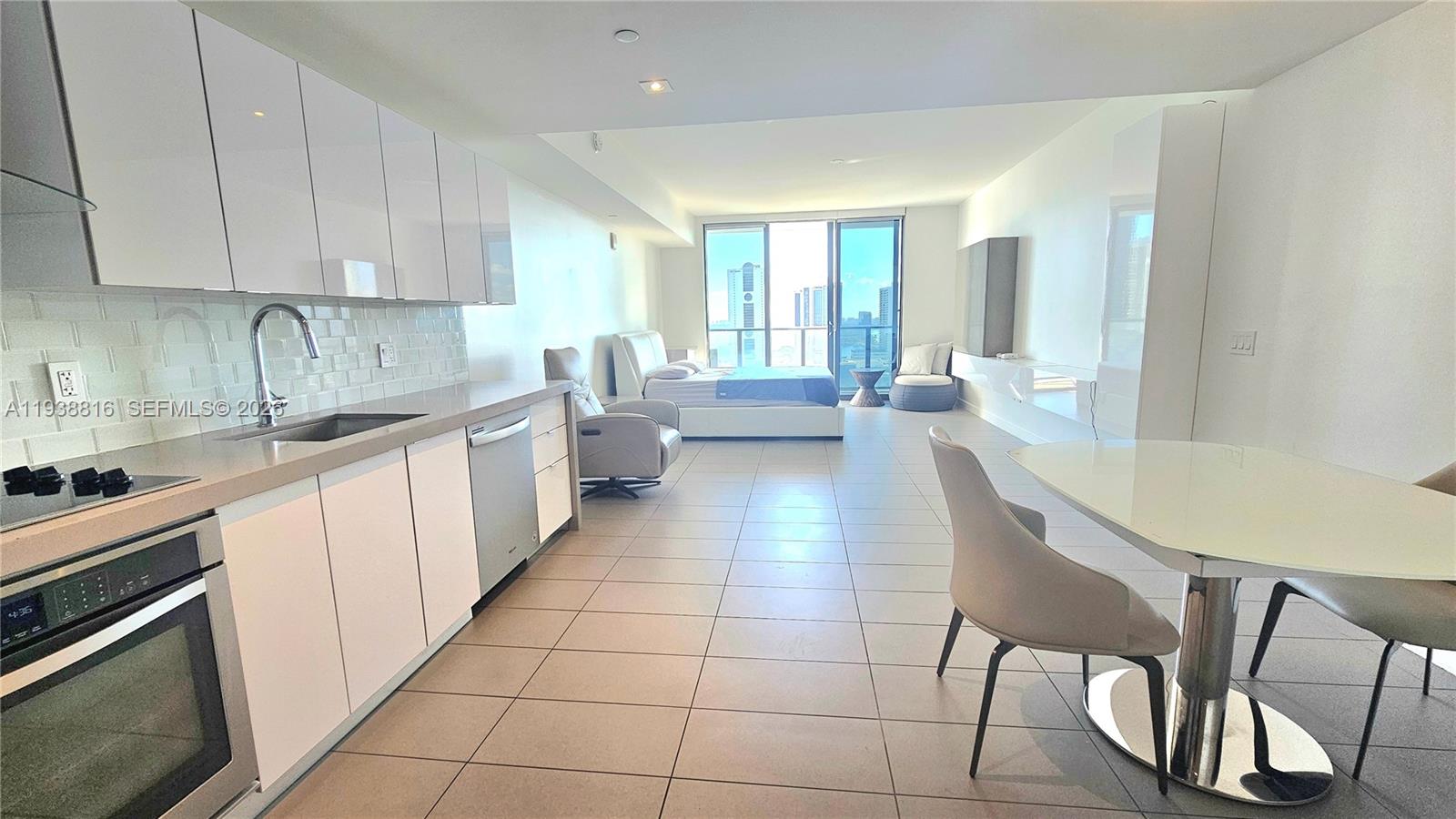 image Canvas Condo18