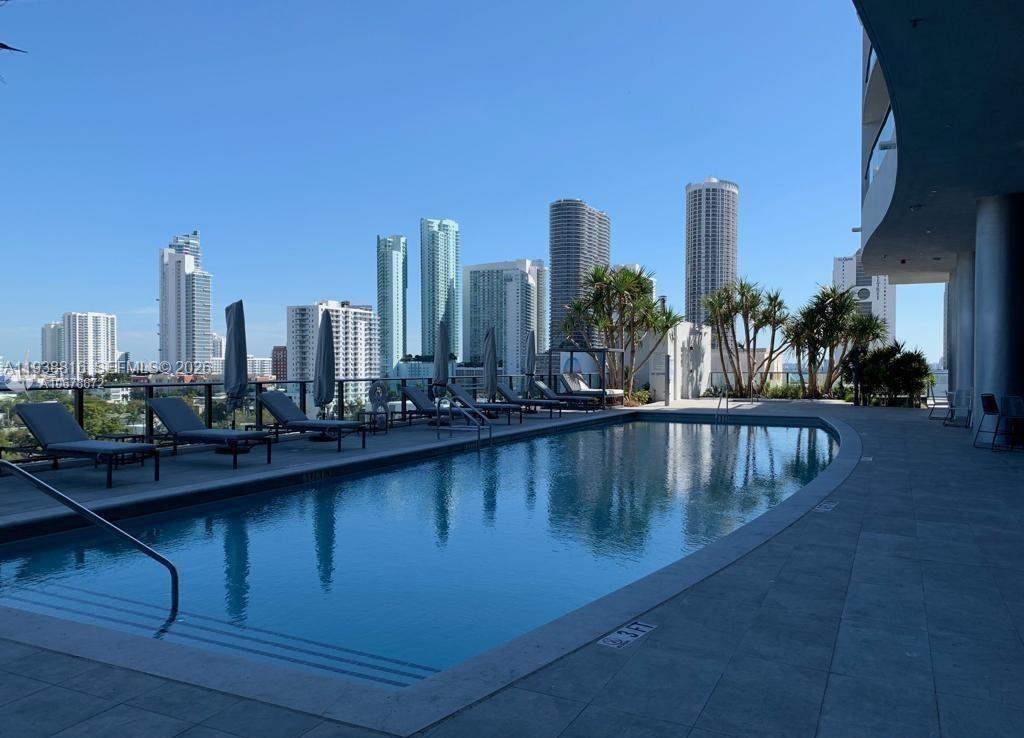 image Canvas Condo48