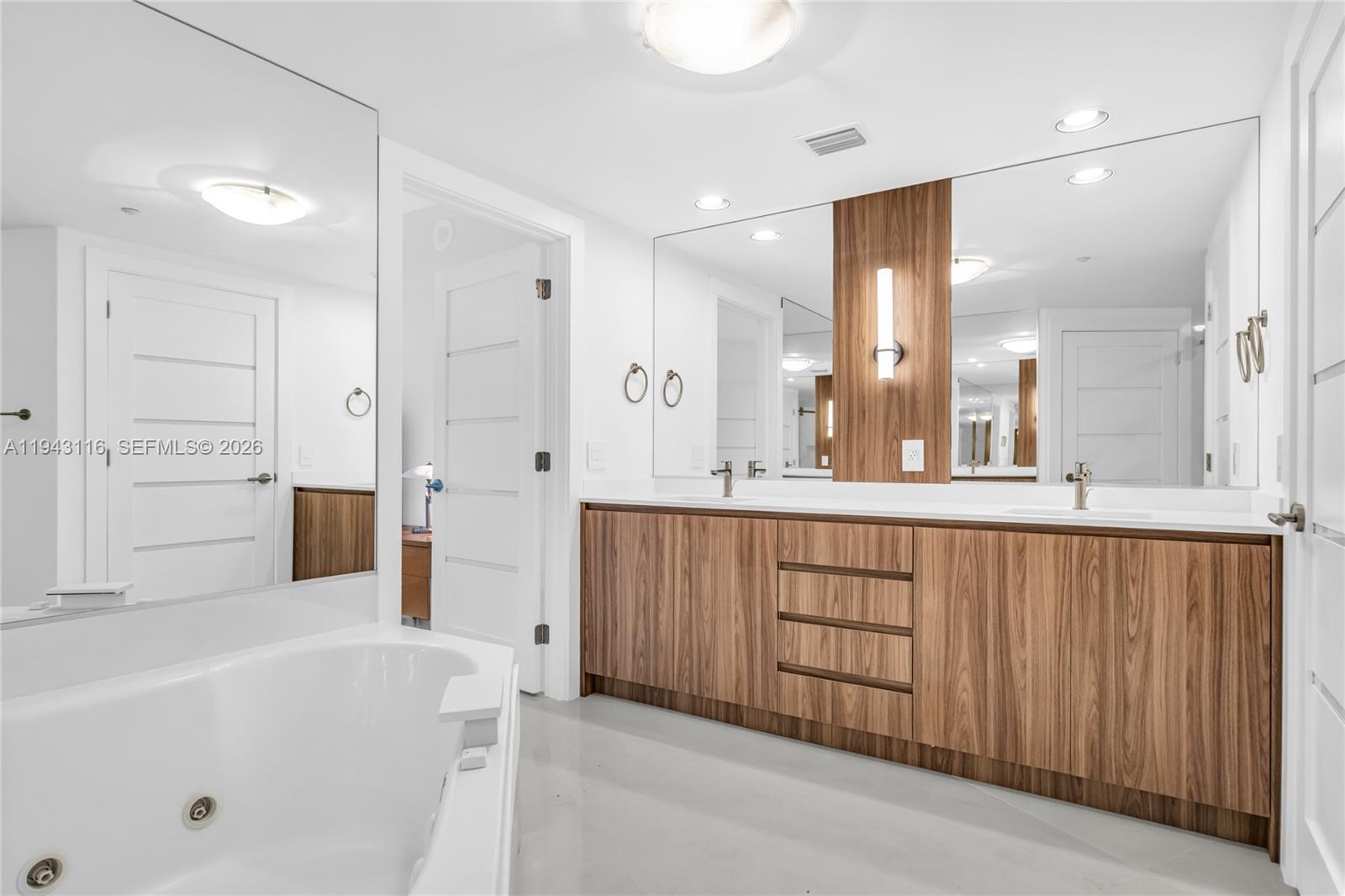 image Ocean Three Condo14