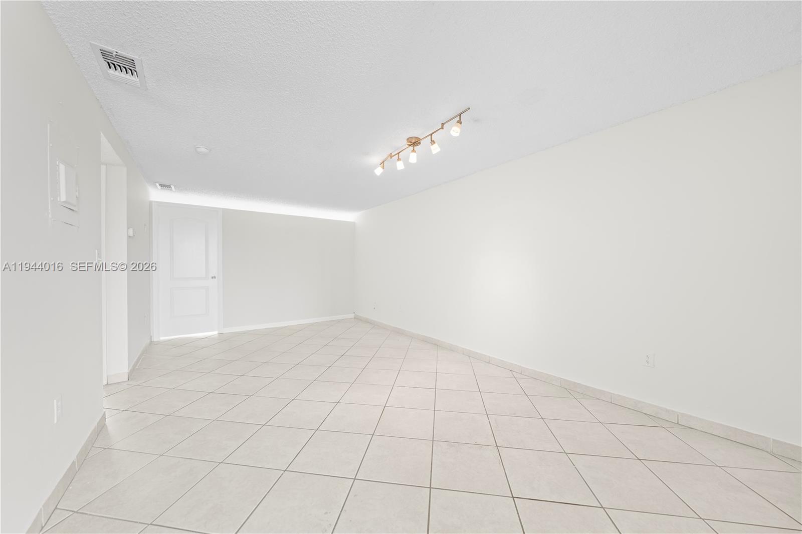 1975 Normandy Dr #206 Miami Beach, FL 33141