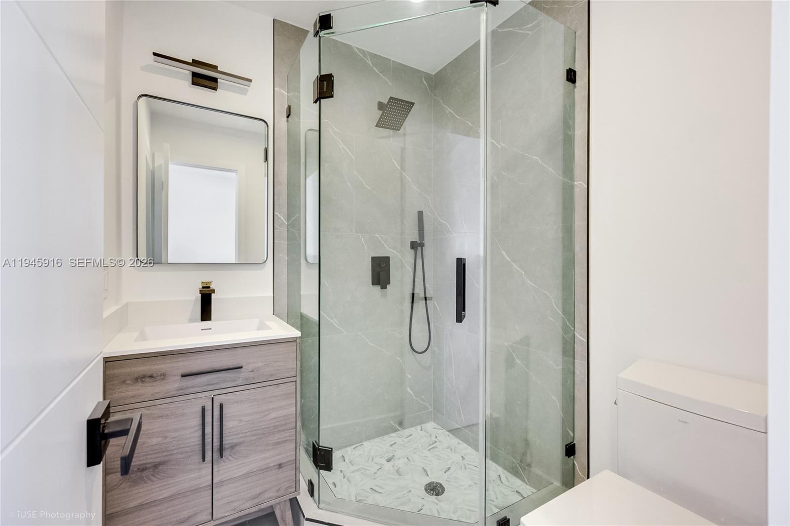 1925 NE 208th Ter Miami, FL 33179