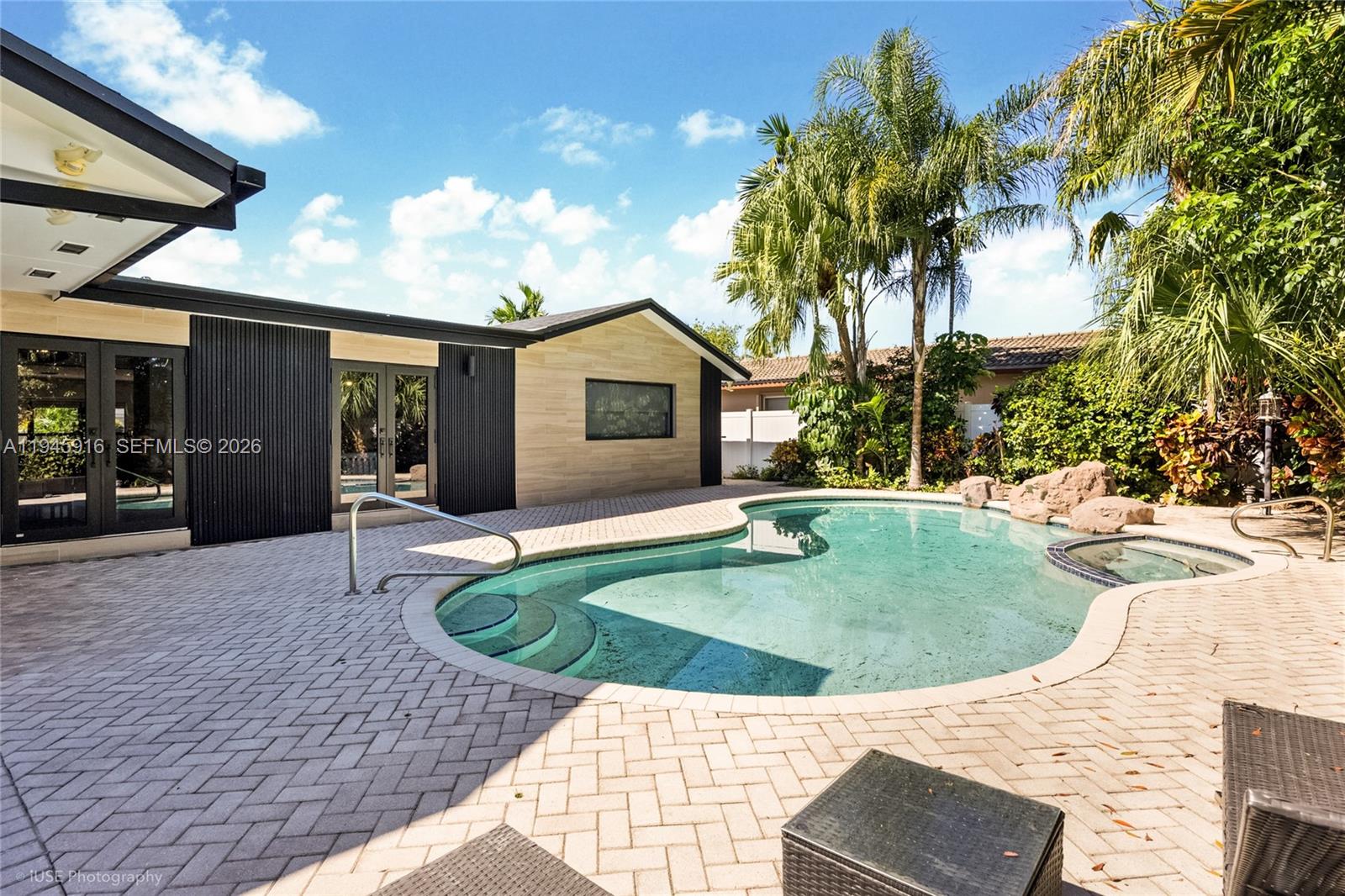 1925 NE 208th Ter Miami, FL 33179